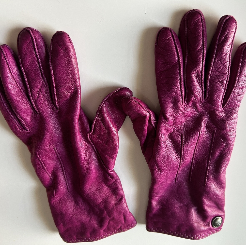 Vibrant Magenta Leather Gloves